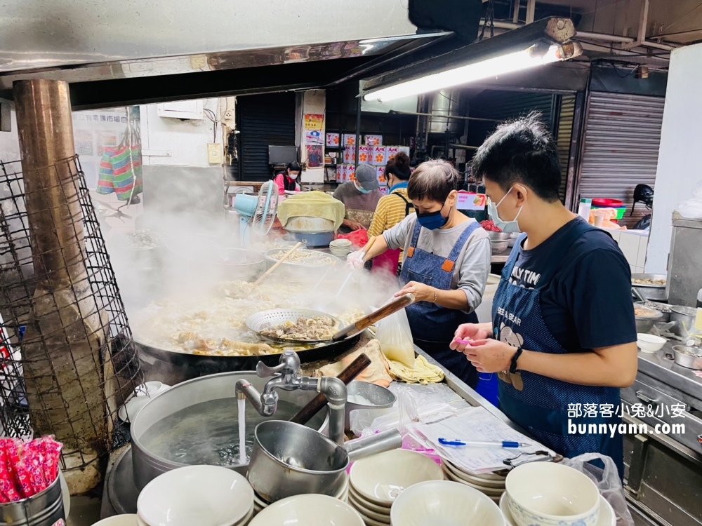 【嘉義王媽媽牛雜湯】谷歌4.2顆星留言三千多則的市場美食攤真好吃