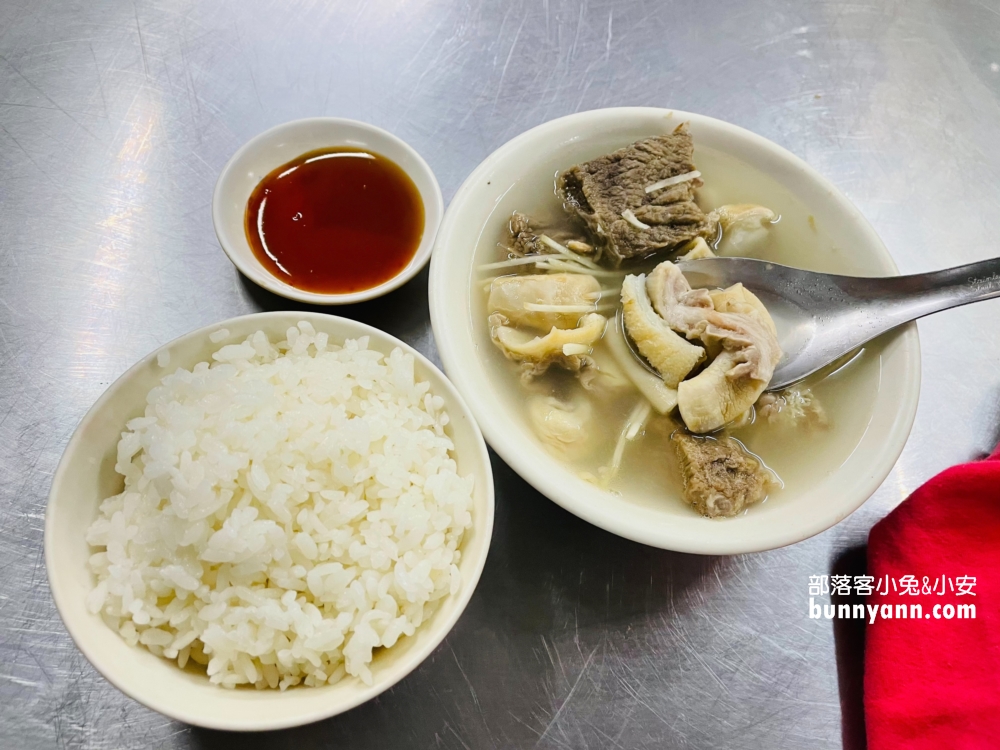 【嘉義王媽媽牛雜湯】谷歌4.2顆星留言三千多則的市場美食攤真好吃