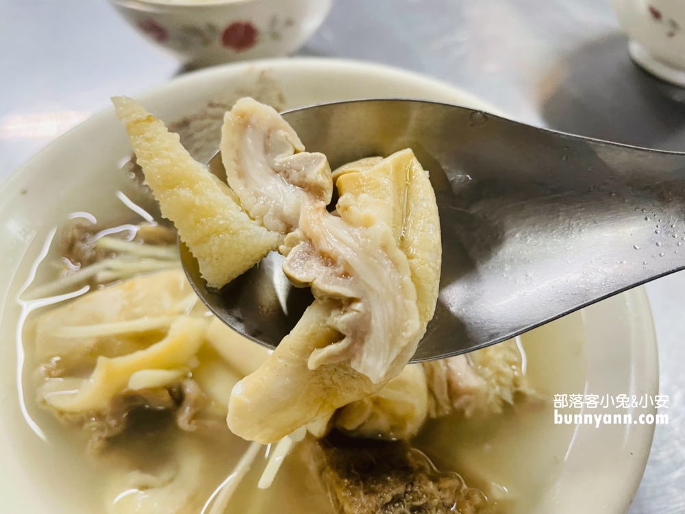 【嘉義王媽媽牛雜湯】谷歌4.2顆星留言三千多則的市場美食攤真好吃