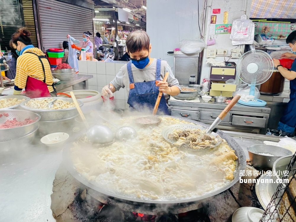 【嘉義王媽媽牛雜湯】谷歌4.2顆星留言三千多則的市場美食攤真好吃