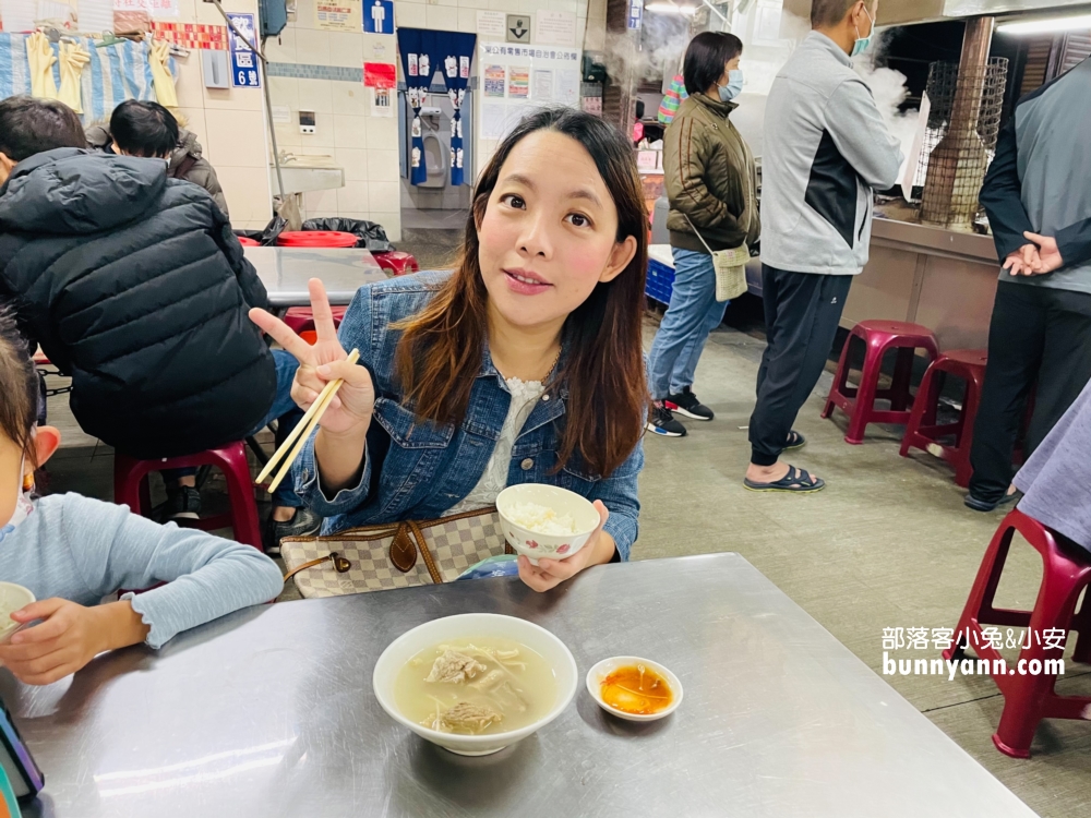 【嘉義王媽媽牛雜湯】谷歌4.2顆星留言三千多則的市場美食攤真好吃