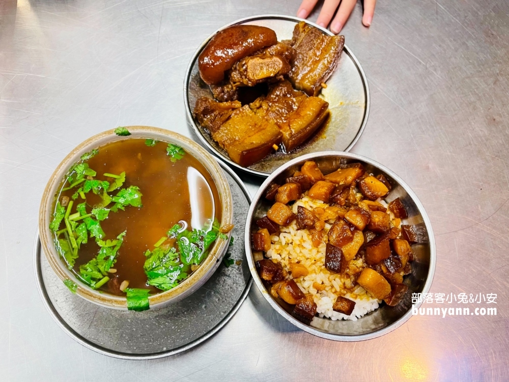 台北好吃滷肉飯~曉迪筒仔米糕，銷魂滷肉飯和芋頭排骨酥湯必吃