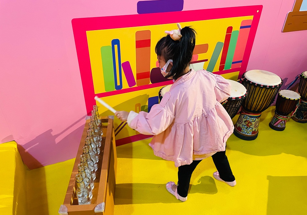 2022親子旅遊來阿奇幼幼園玩，吃阿奇雞蛋糕，玩旋轉木馬