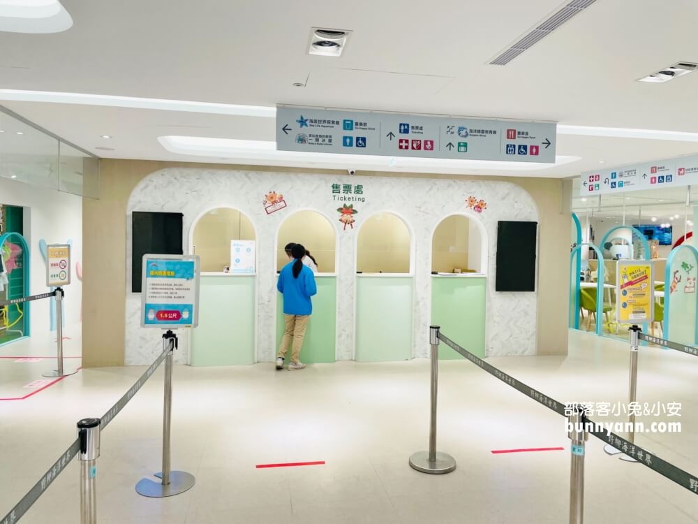 新北景點》野柳海洋世界，來跟海豚親親還有很酷的生態展館可瞧