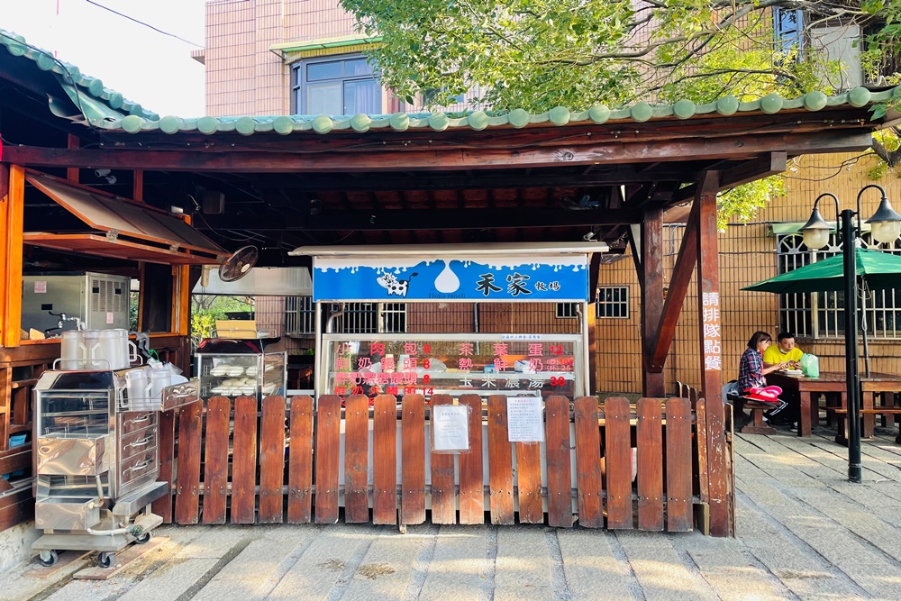彰化銀行山禾家牧場，吃鮮奶霜淇淋看荷蘭牛曬太陽