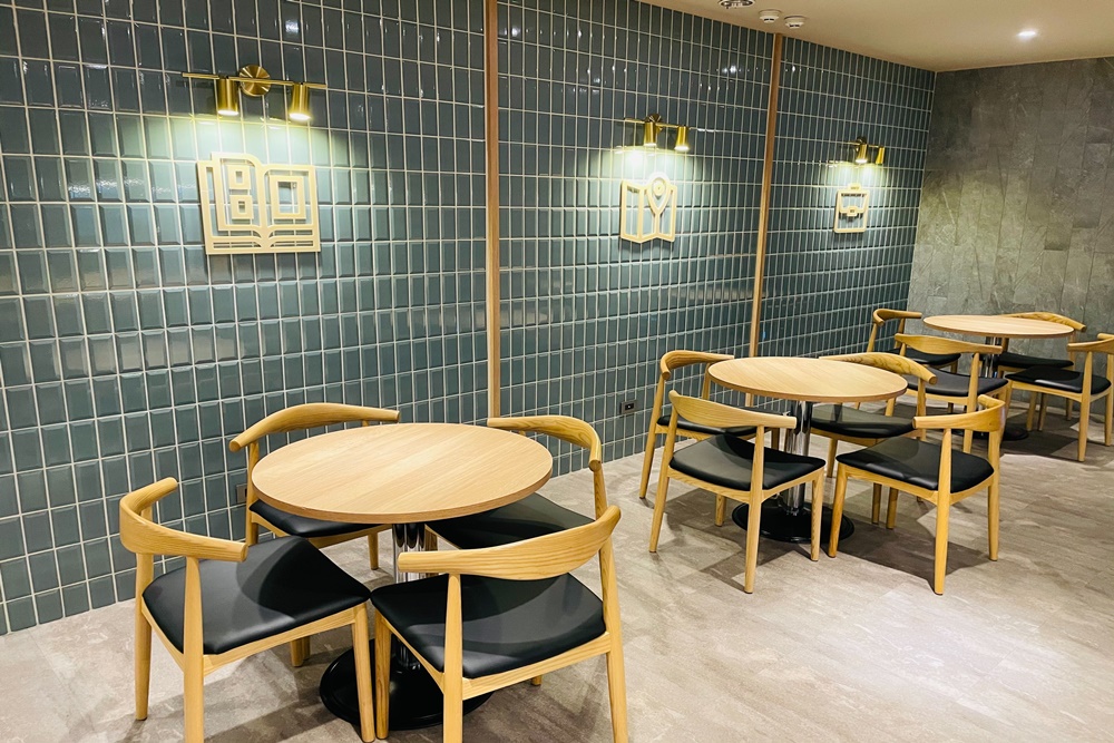 康橋商旅高雄站前館，四人房4900含早餐跟點心