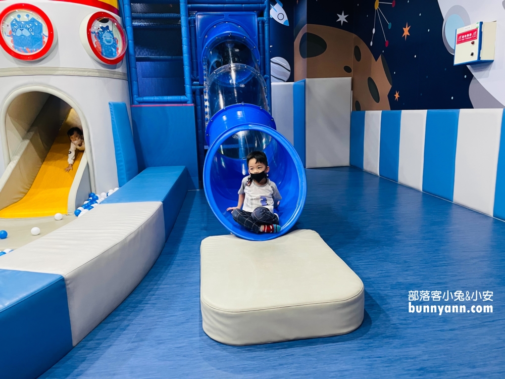 嘉義大林老楊方塊酥觀光工廠，最新星球樂園，方塊酥好好吃
