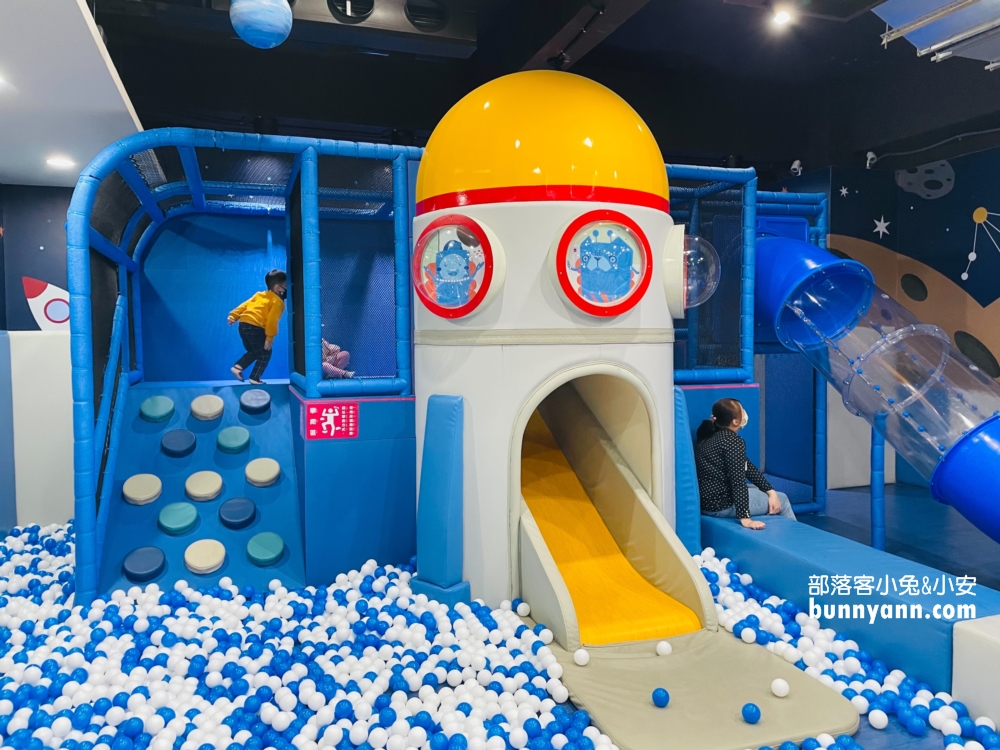 嘉義大林老楊方塊酥觀光工廠，最新星球樂園，方塊酥好好吃