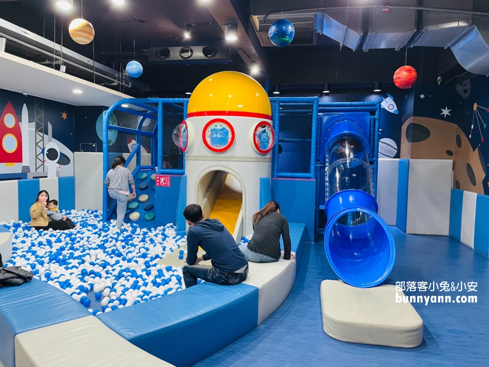 嘉義大林老楊方塊酥觀光工廠，最新星球樂園，方塊酥好好吃