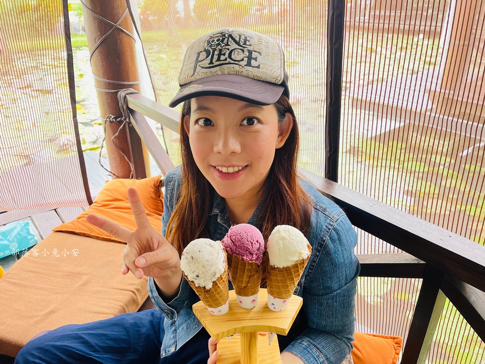 屏東【水明漾活蝦景觀餐廳】搭配池畔美景用餐，整體氛圍相當悠閒放鬆。