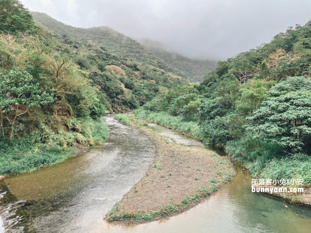 屏東【雙流國家森林遊樂區】單程只要步行20分鐘就能抵達中途點山谷吊橋
