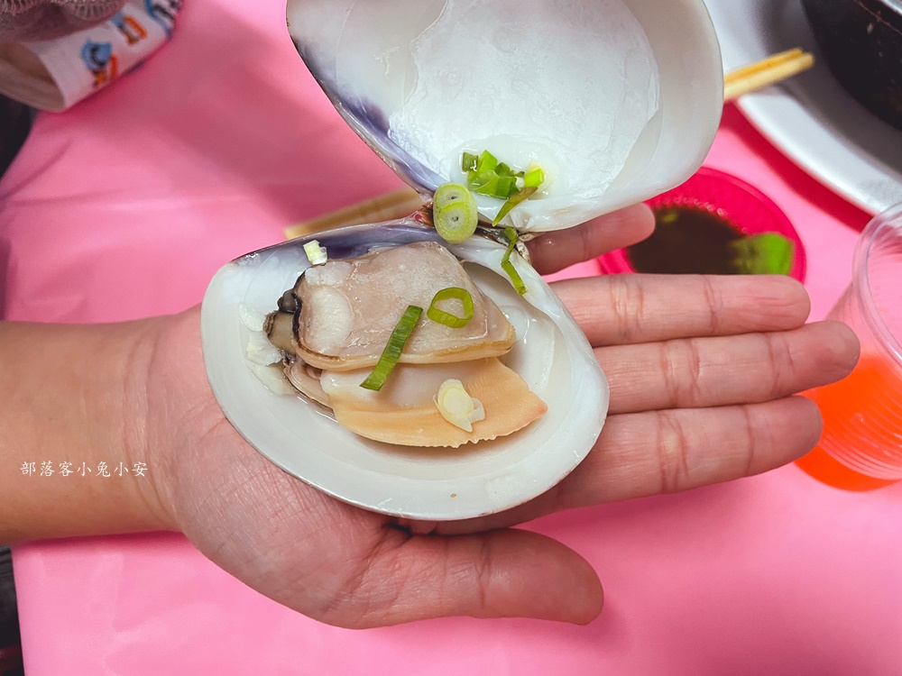 阿興生魚片只要200元就有40片新鮮生魚片，厚切又鮮甜，CP值爆表！