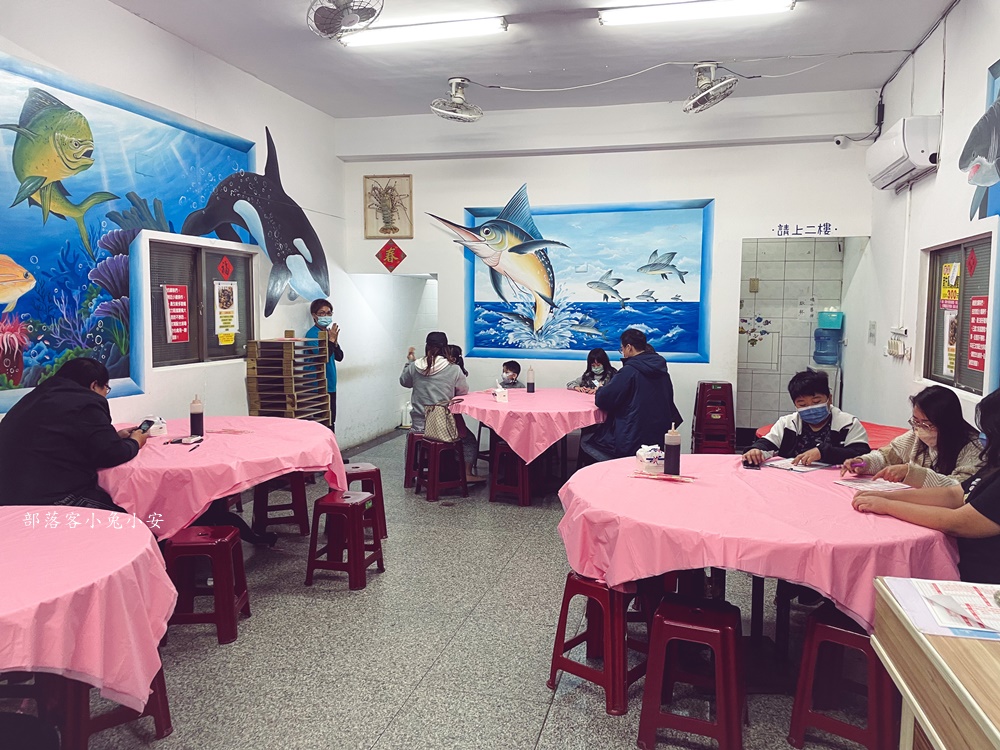 阿興生魚片只要200元就有40片新鮮生魚片，厚切又鮮甜，CP值爆表！