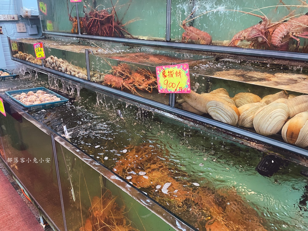 阿興生魚片只要200元就有40片新鮮生魚片，厚切又鮮甜，CP值爆表！