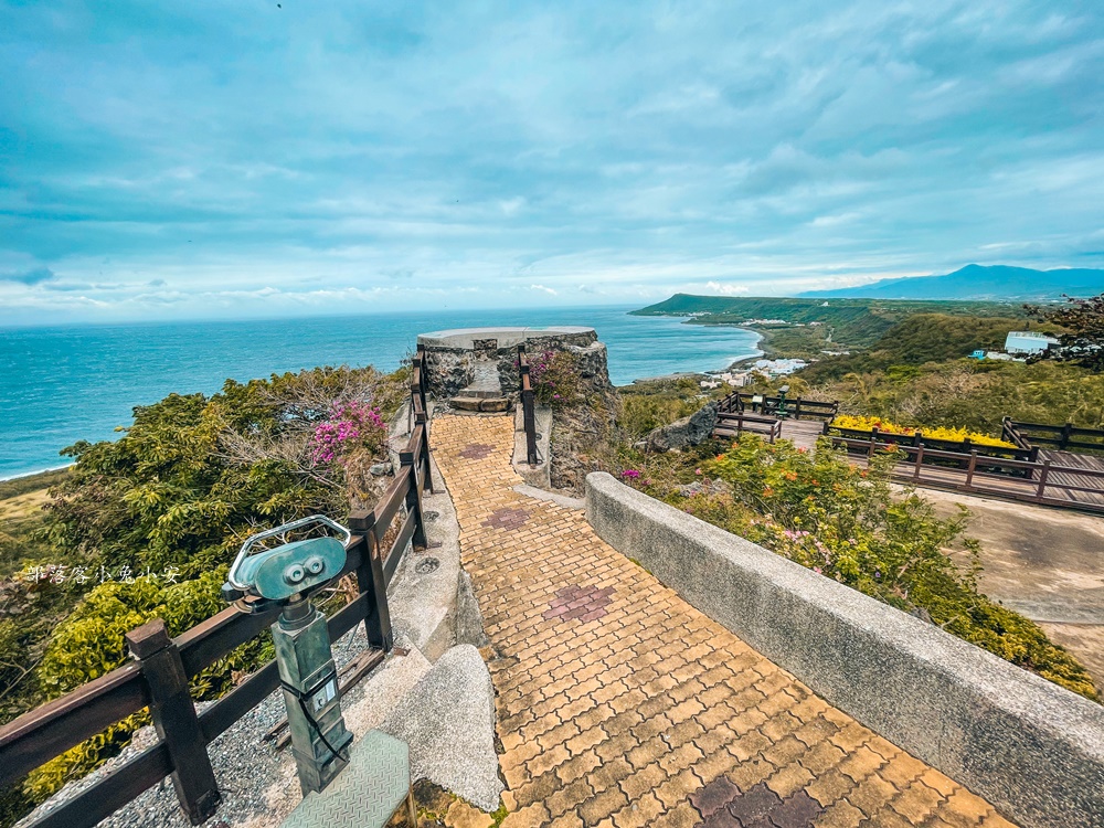 屏東【高山巖福德宮】位於山頂上的土地公廟，有礁岩小徑和神祕洞穴可探險