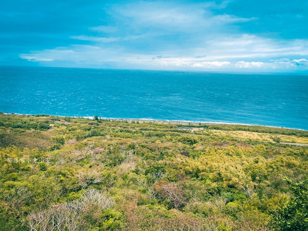 屏東【高山巖福德宮】位於山頂上的土地公廟，有礁岩小徑和神祕洞穴可探險