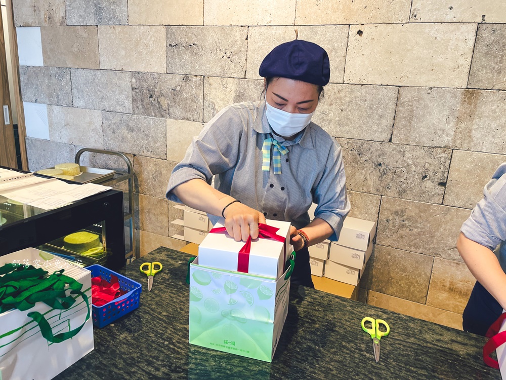 台中【讓一糖蛋糕專賣店】只賣檸檬蛋糕就能每天排隊買蛋糕，真厲害!