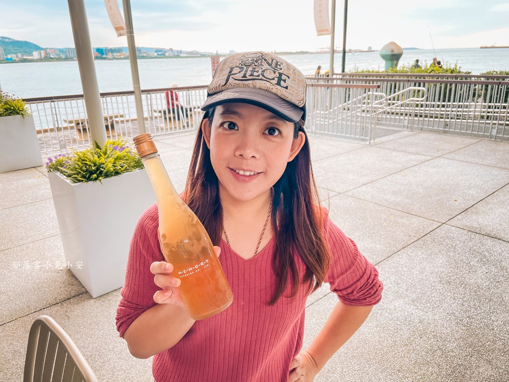 時光樹影河岸景觀餐廳，餐廳用餐區就能欣賞動人的淡水河景和夕陽風光