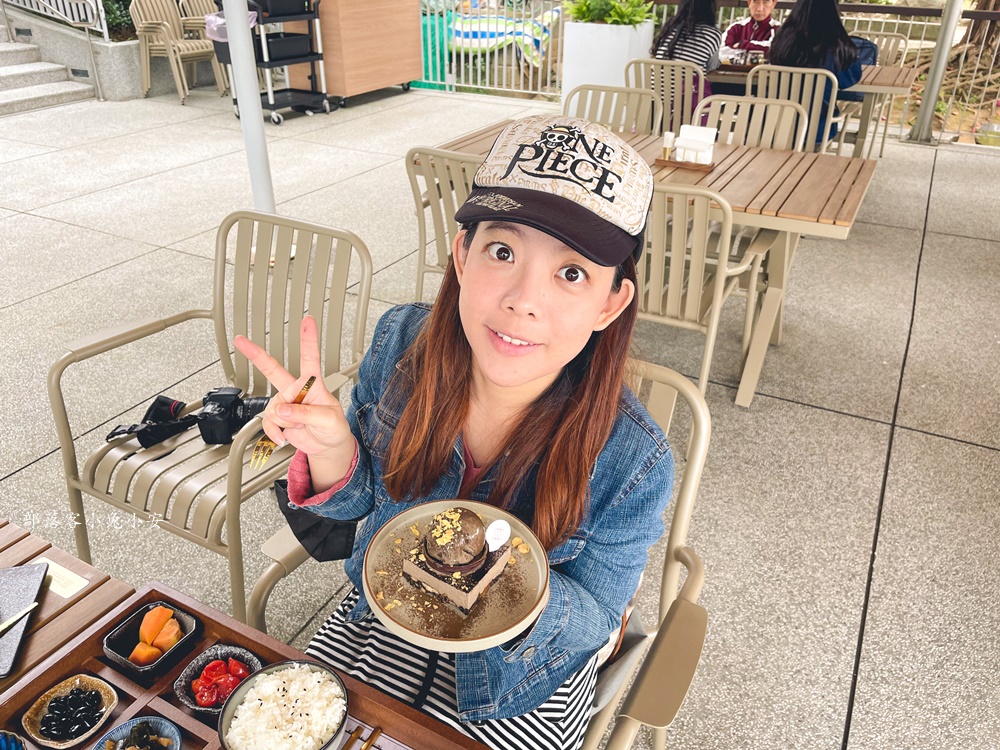 時光樹影河岸景觀餐廳，餐廳用餐區就能欣賞動人的淡水河景和夕陽風光