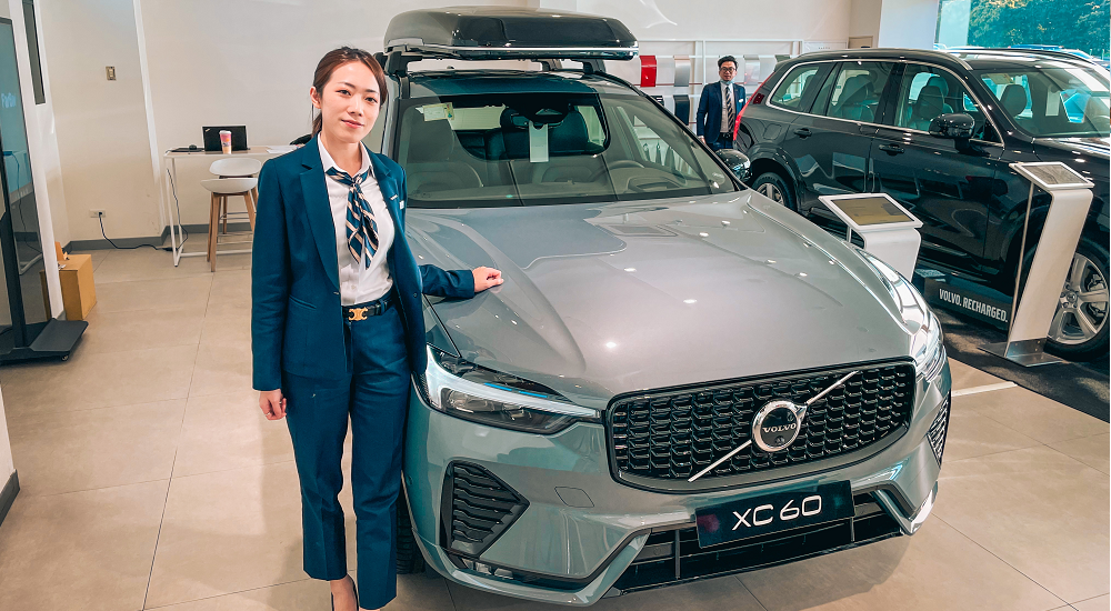 【VolvoXC60】富豪2023新版休旅車，現場實車拍照、配備與價錢!! @小兔小安*旅遊札記