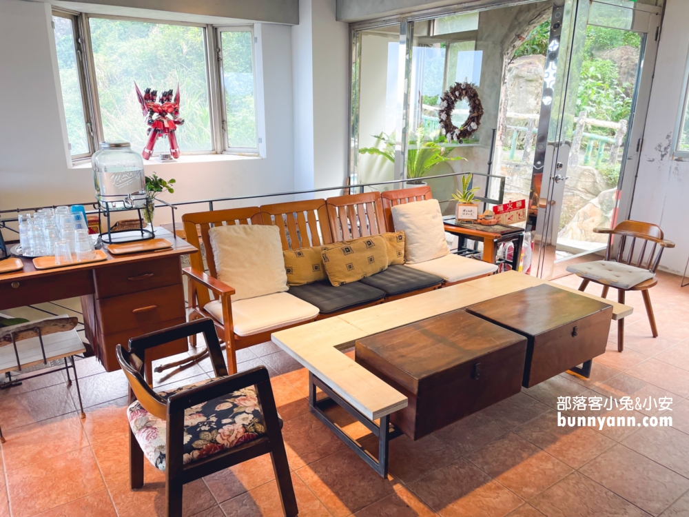 萬里【一粒沙咖啡館】有店貓可擼也太療癒