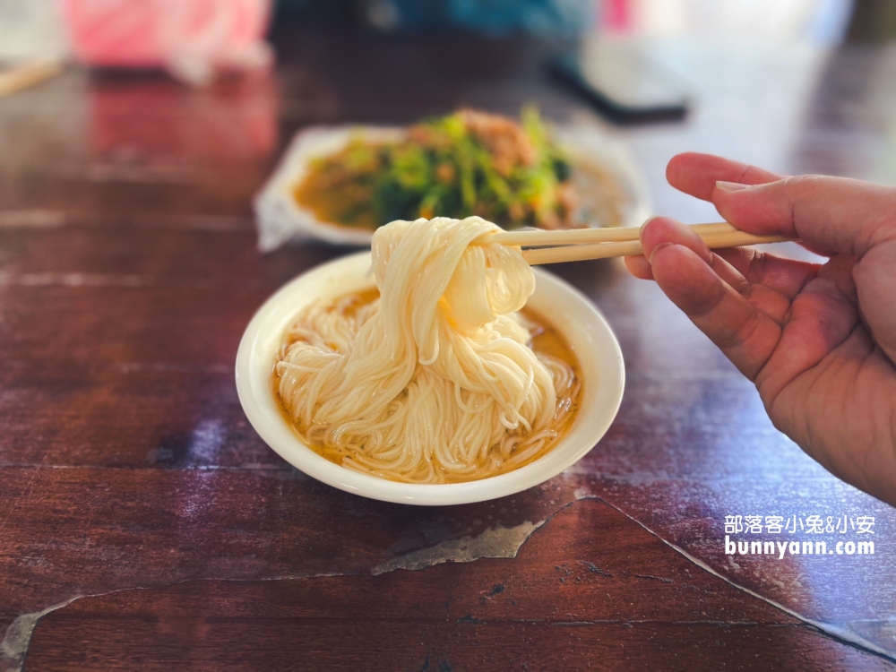 陽明山【何記麻油雞】士林這家麻油雞湯真不錯喝，炒羊肉也很猛。