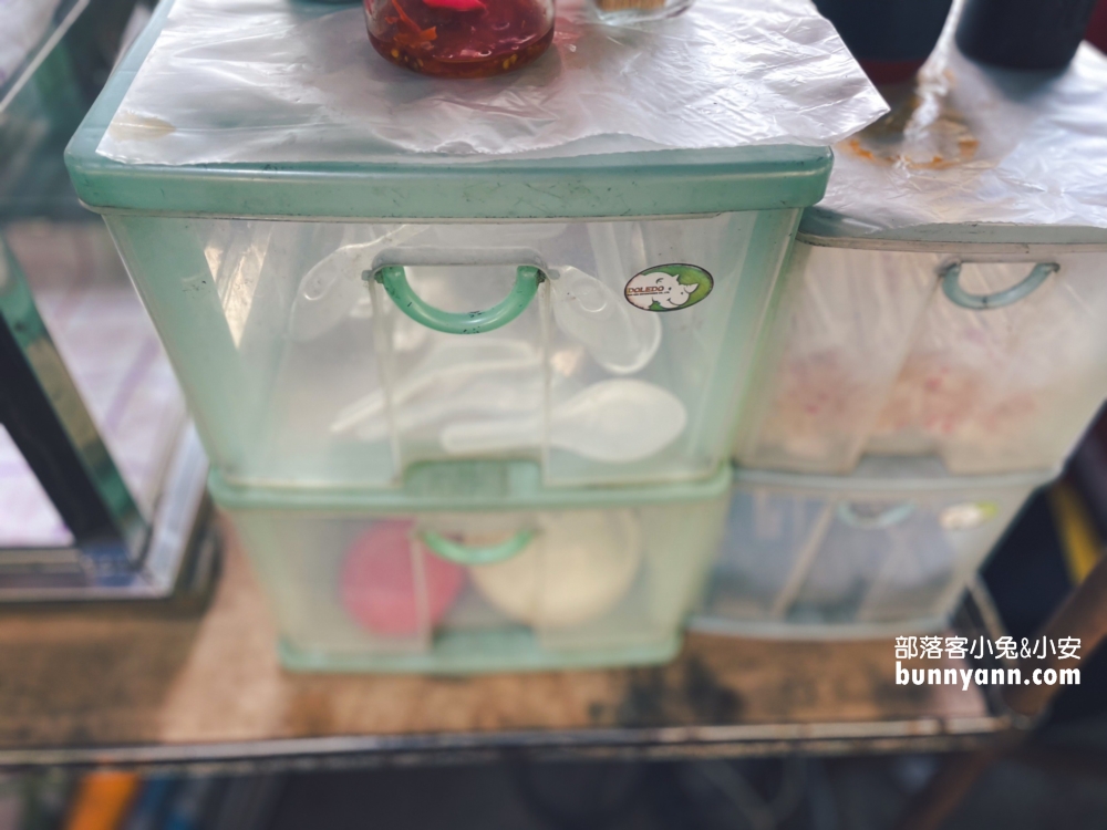陽明山【何記麻油雞】士林這家麻油雞湯真不錯喝，炒羊肉也很猛。