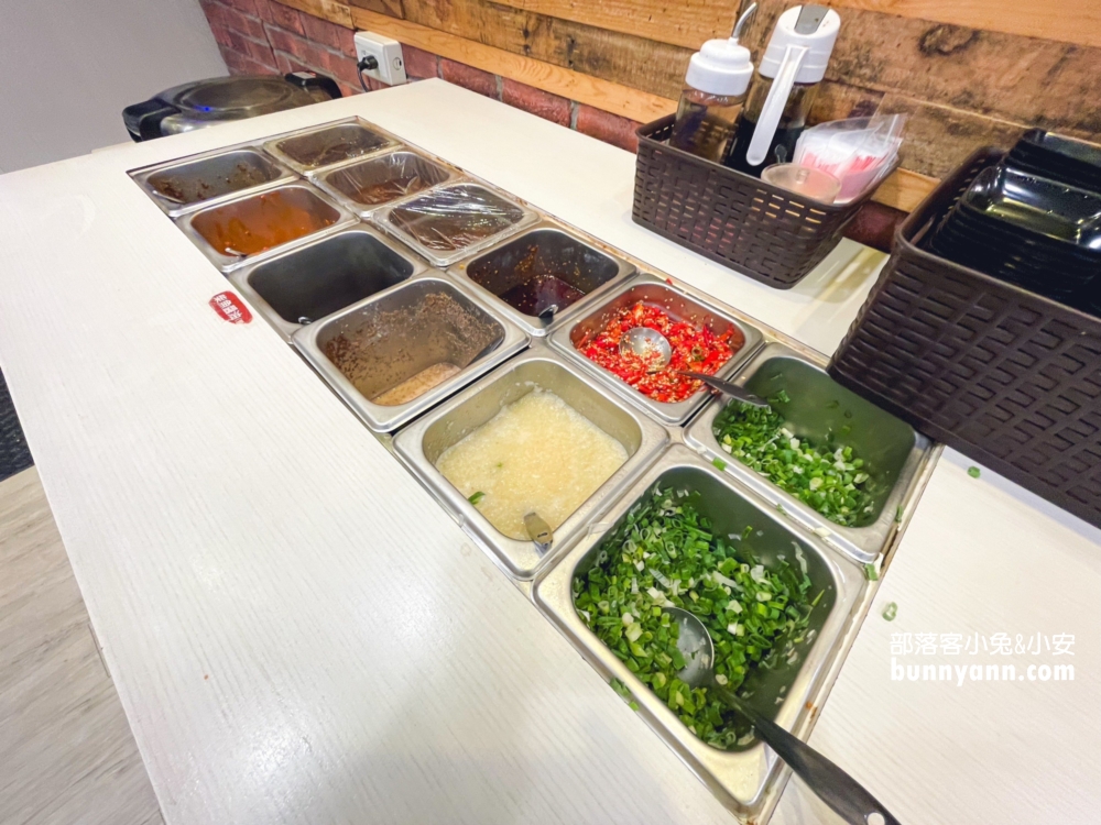 六扇門｜平價火鍋店最低160元起，自助吧冰淇淋、飲料無限吃到飽。