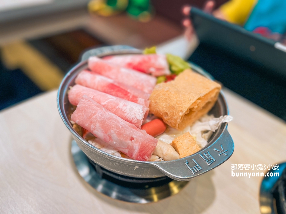 六扇門｜平價火鍋店最低160元起，自助吧冰淇淋、飲料無限吃到飽。