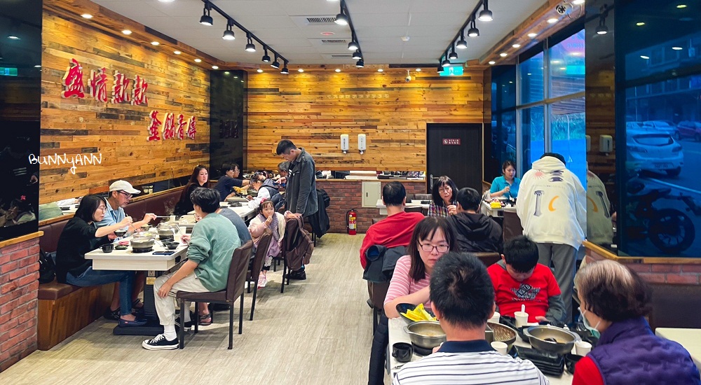 六扇門｜平價火鍋店最低160元起，自助吧冰淇淋、飲料無限吃到飽。 @小兔小安*旅遊札記