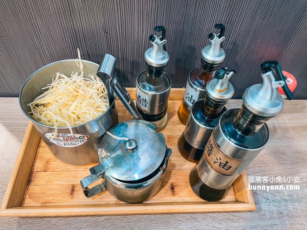 台中【古猗園灌湯包】包進整顆蚵仔的海鮮湯包!!
