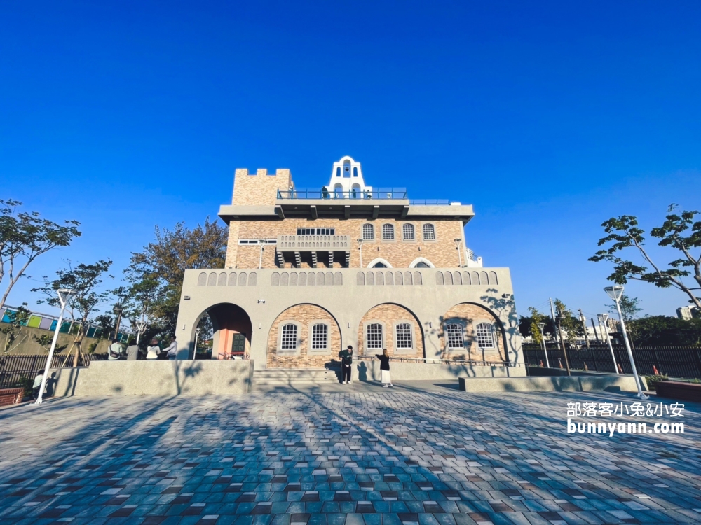 台南【安平航海城】神複製鐵達尼號船廳場景，賞台南夕陽最佳地方曝光。