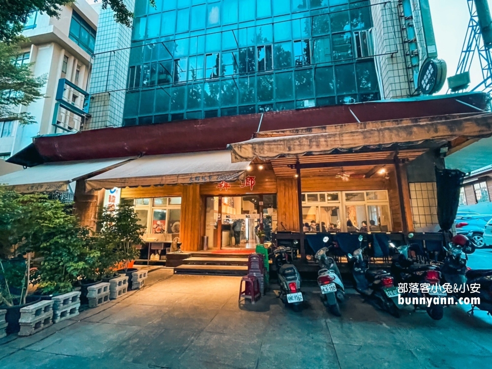 韓鄉韓國料理(市府總店)，30種小菜吃到飽真夠味。