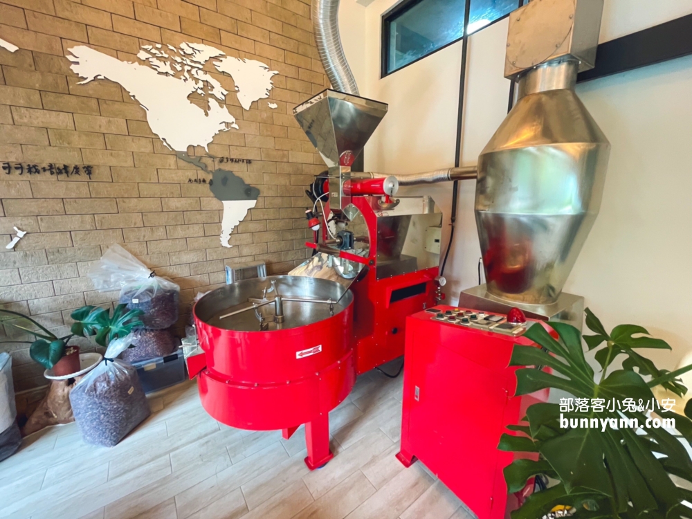 南投免門票的「塔塔加可可農園」巧克力店，試吃非常大方服務又好。