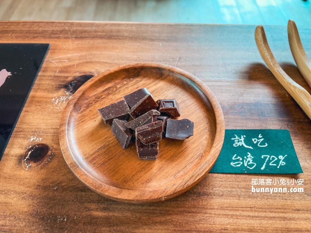 南投免門票的「塔塔加可可農園」巧克力店，試吃非常大方服務又好。
