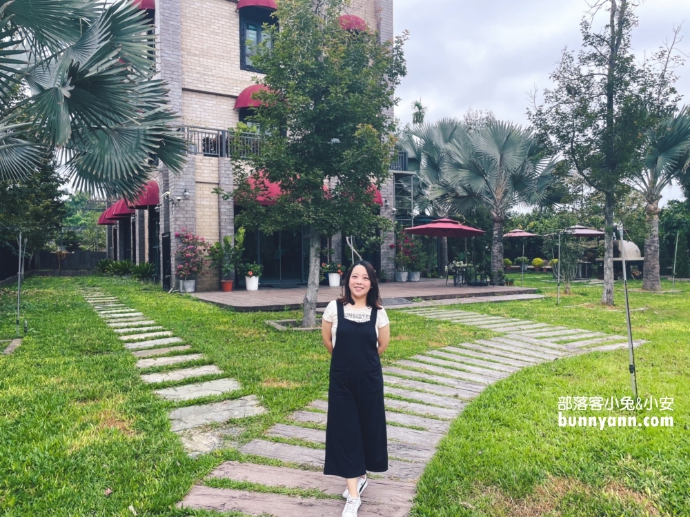 南投免門票的「塔塔加可可農園」巧克力店，試吃非常大方服務又好。