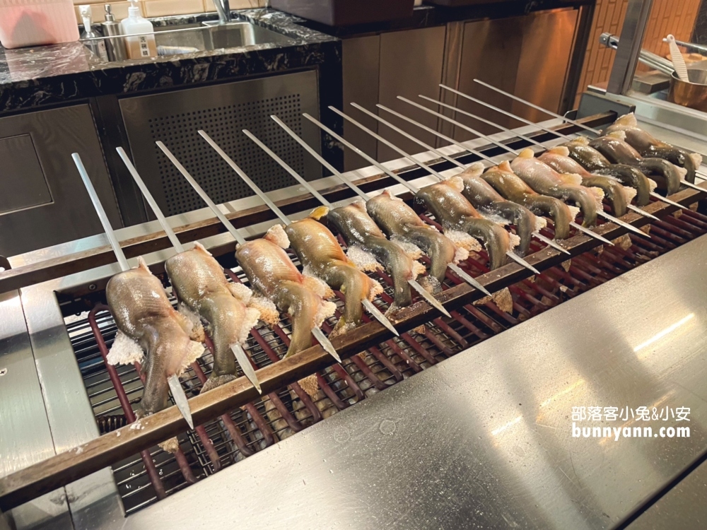 【旭集和食集錦天母店】提供多達四十道中西料理與自助霜淇淋自助吃到飽