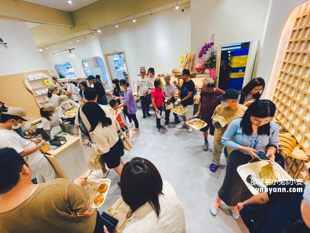 小鳥吃吐司圓山店》浮誇58公分巨大可頌麵包，超美韓系麵包店!!