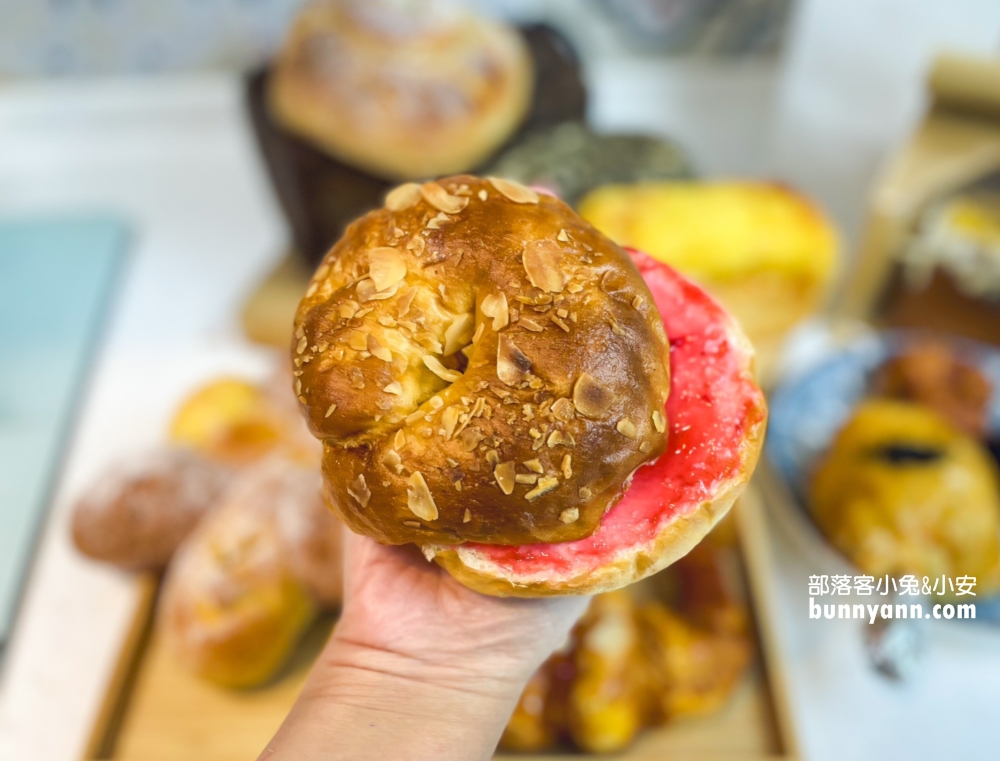 小鳥吃吐司圓山店》浮誇58公分巨大可頌麵包，超美韓系麵包店!!