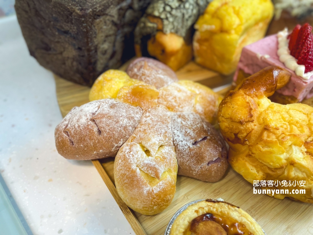 小鳥吃吐司圓山店》浮誇58公分巨大可頌麵包，超美韓系麵包店!!