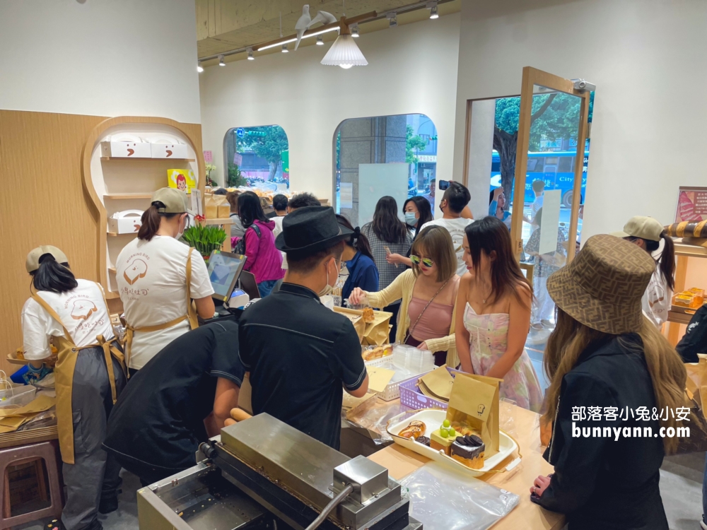 小鳥吃吐司圓山店》浮誇58公分巨大可頌麵包，超美韓系麵包店!!