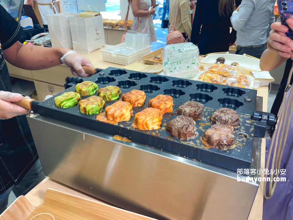 小鳥吃吐司圓山店》浮誇58公分巨大可頌麵包，超美韓系麵包店!!