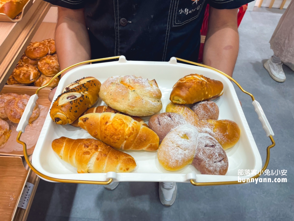 小鳥吃吐司圓山店》浮誇58公分巨大可頌麵包，超美韓系麵包店!!