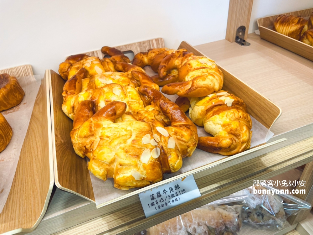 小鳥吃吐司圓山店》浮誇58公分巨大可頌麵包，超美韓系麵包店!!