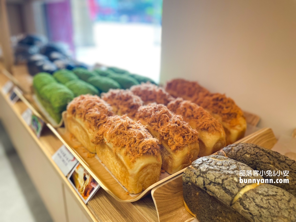 小鳥吃吐司圓山店》浮誇58公分巨大可頌麵包，超美韓系麵包店!!