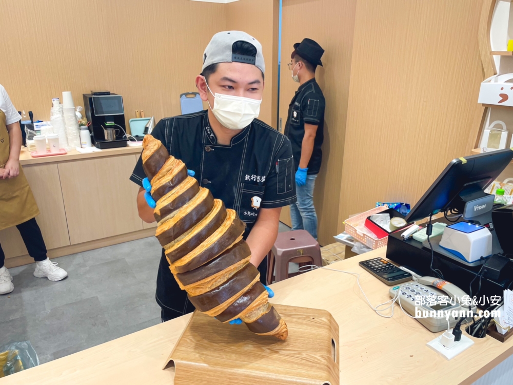 小鳥吃吐司圓山店》浮誇58公分巨大可頌麵包，超美韓系麵包店!!