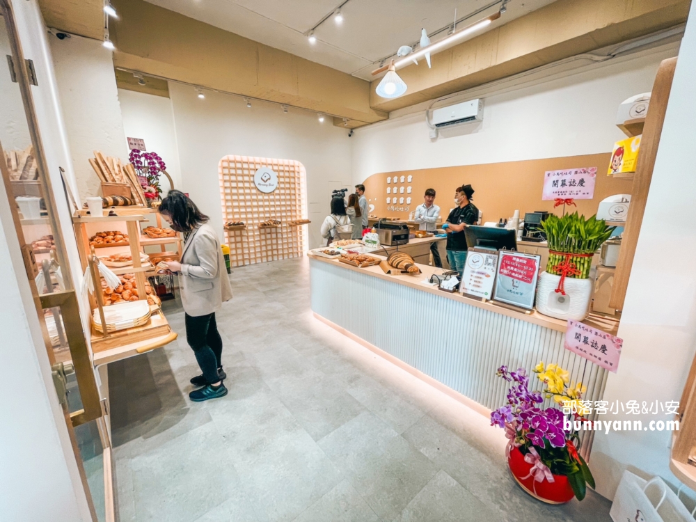 小鳥吃吐司圓山店》浮誇58公分巨大可頌麵包，超美韓系麵包店!!