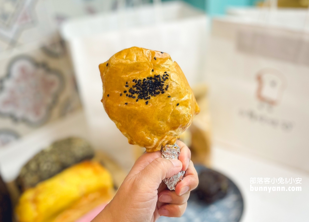 小鳥吃吐司圓山店》浮誇58公分巨大可頌麵包，超美韓系麵包店!!