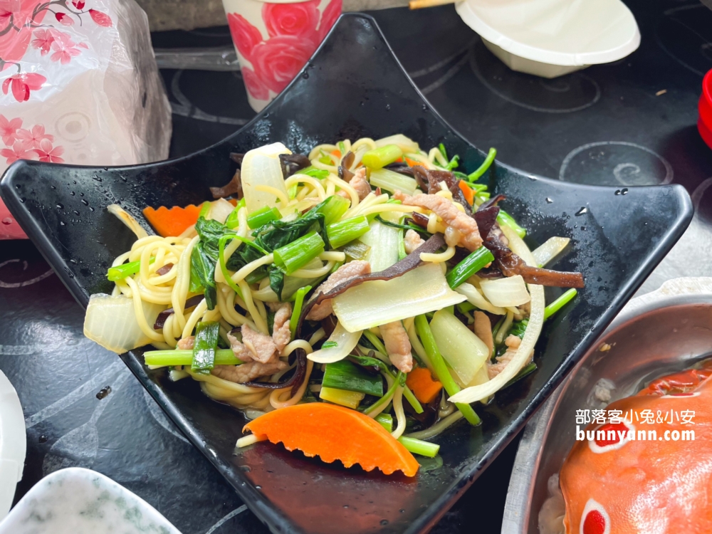 新北人氣海鮮餐廳！靖瑜平價海鮮，漁港邊的高CP值美味海產