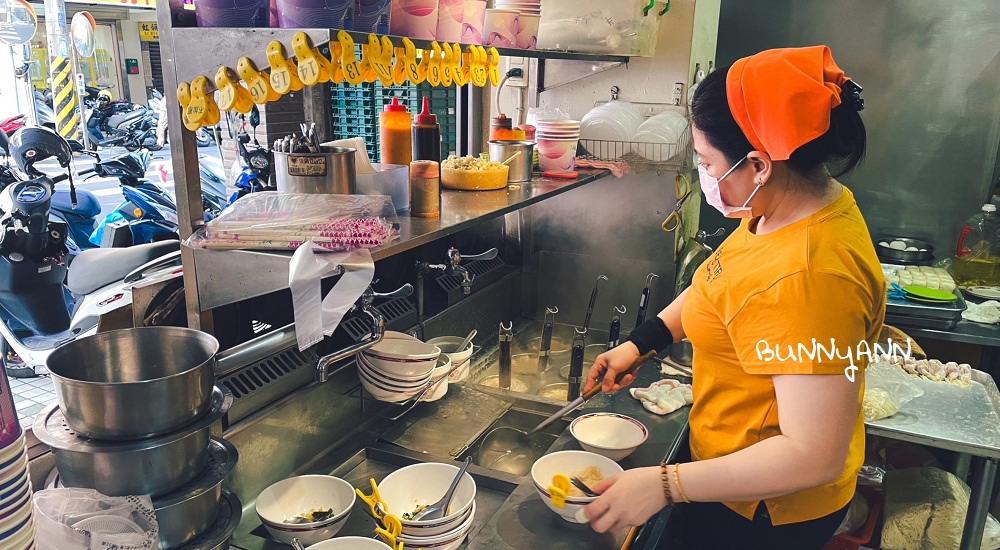 在地美食【東家館】基隆後火車好吃餛飩湯與基隆乾麵